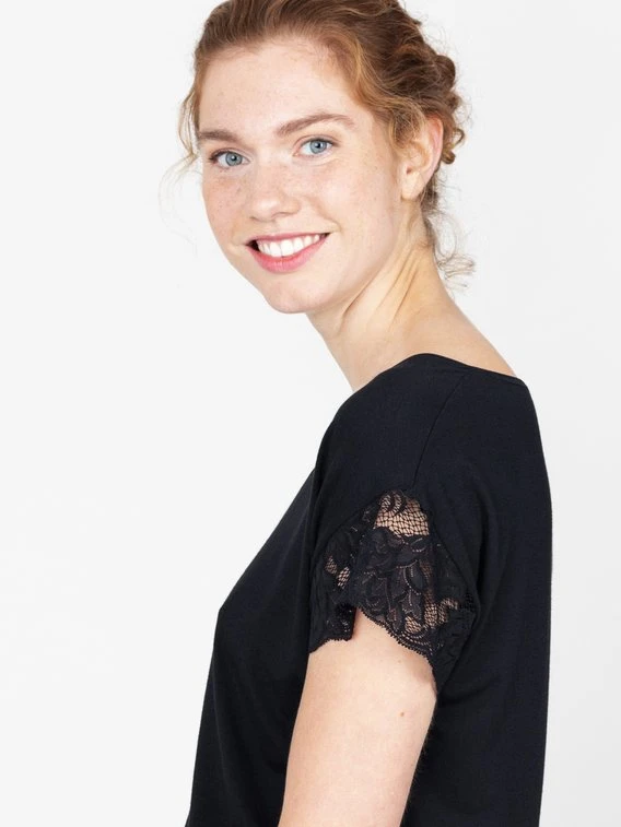 Erlich Textil Greta Kurz-Pyjama Mit Spitzendetails 5 Erlich Textil Greta Kurz-Pyjama Mit Spitzendetails – Bild 3