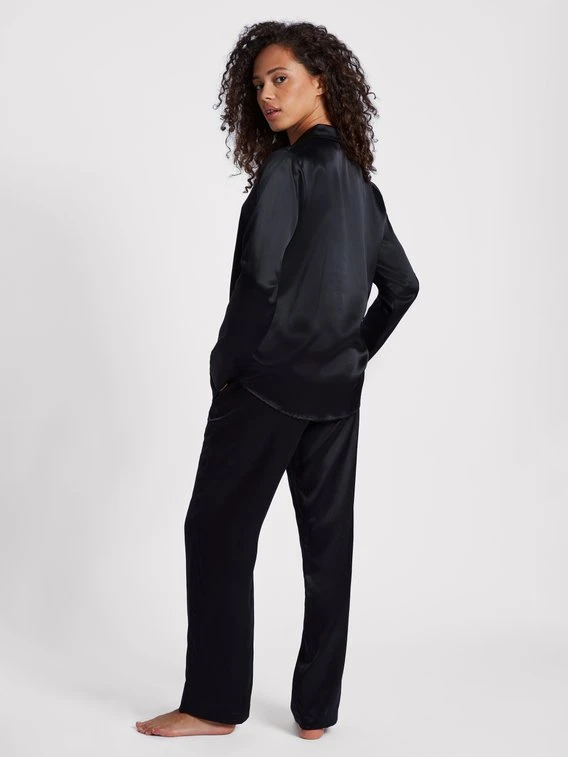 Eva Bitzer Silk Satin Pyjama 4 Eva Bitzer Silk Satin Pyjama – Bild 2