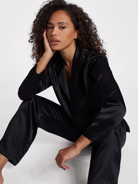 Eva Bitzer Silk Satin Pyjama 5 Eva Bitzer Silk Satin Pyjama – Bild 3