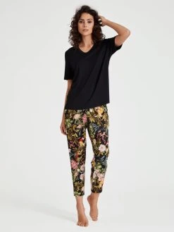 Nina Von C. Basic Lounge Kurzarm-Shirt 8 Nina Von C. Basic Lounge Kurzarm-Shirt -CALIDA-Shop Nina Von C Basic Lounge Kurzarm Shirt schwarz 16 460 874 200 2